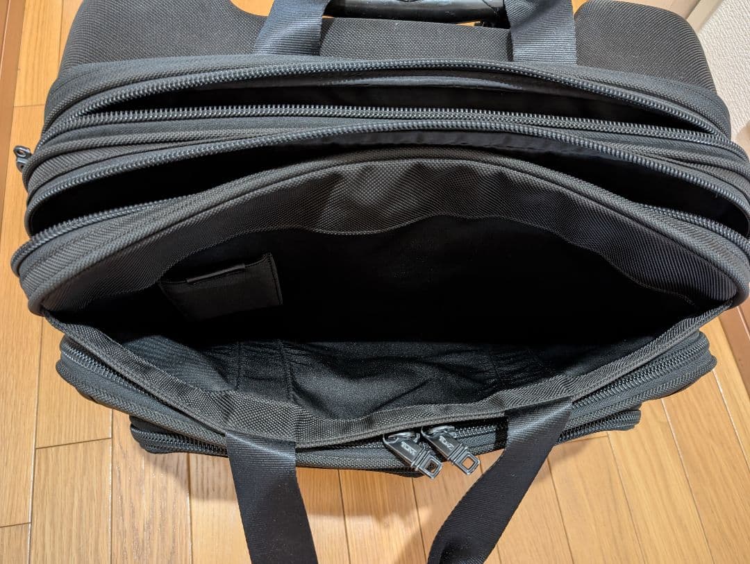 TUMI トゥミ　キャリーケース　2輪　機内持ち込み　拡張　特殊ナイロン　黒