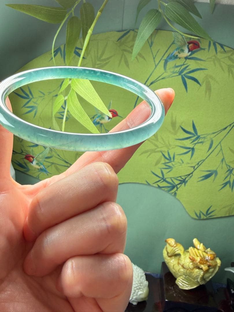 新入荷❣️天然本翡翠　特色雪花綿入り【半山半水】高氷藍水細身バングル　鑑定書付き