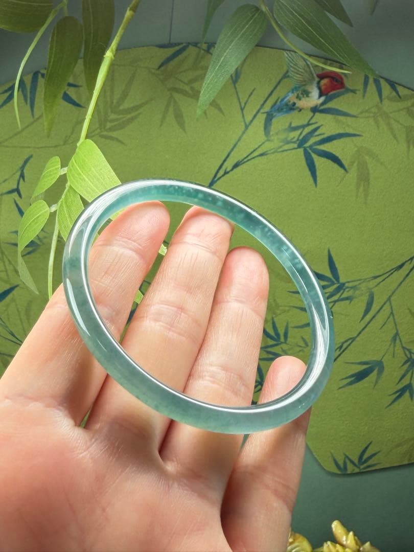 新入荷❣️天然本翡翠　特色雪花綿入り【半山半水】高氷藍水細身バングル　鑑定書付き