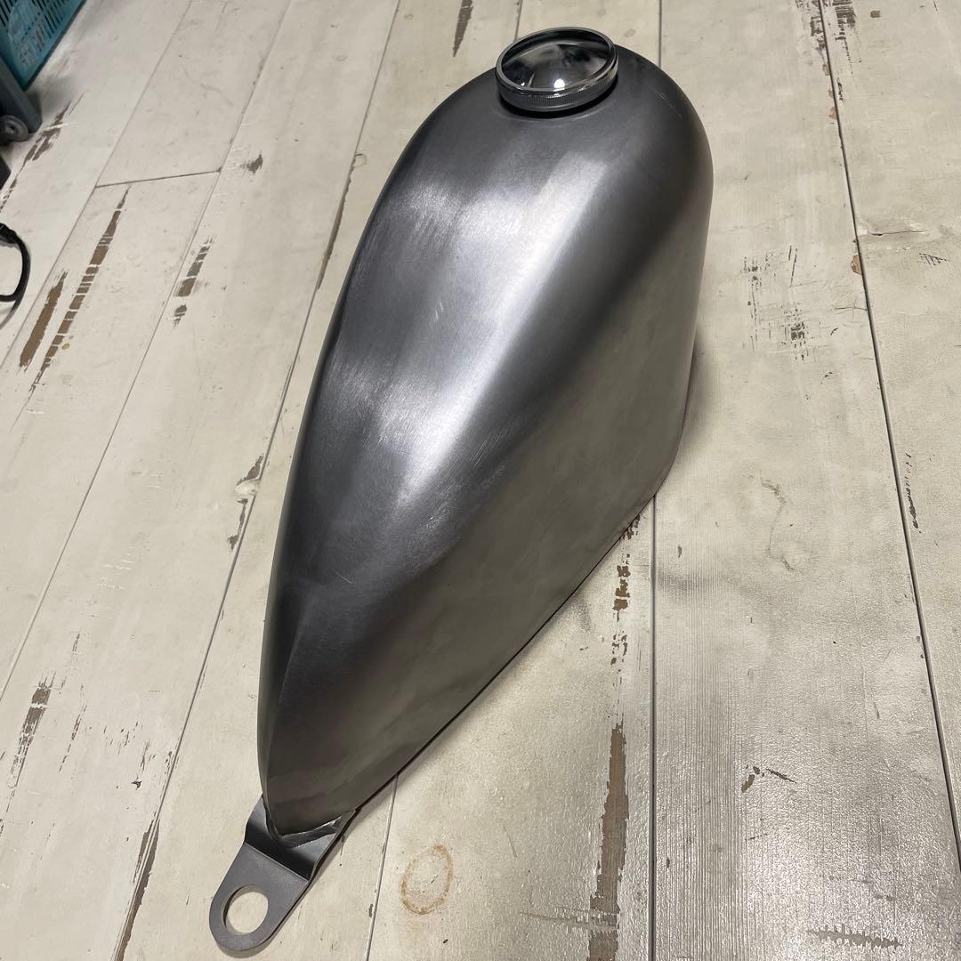 SR400用 超ナロースポーツスタータンク 未使用新品 キャップ、コック付き