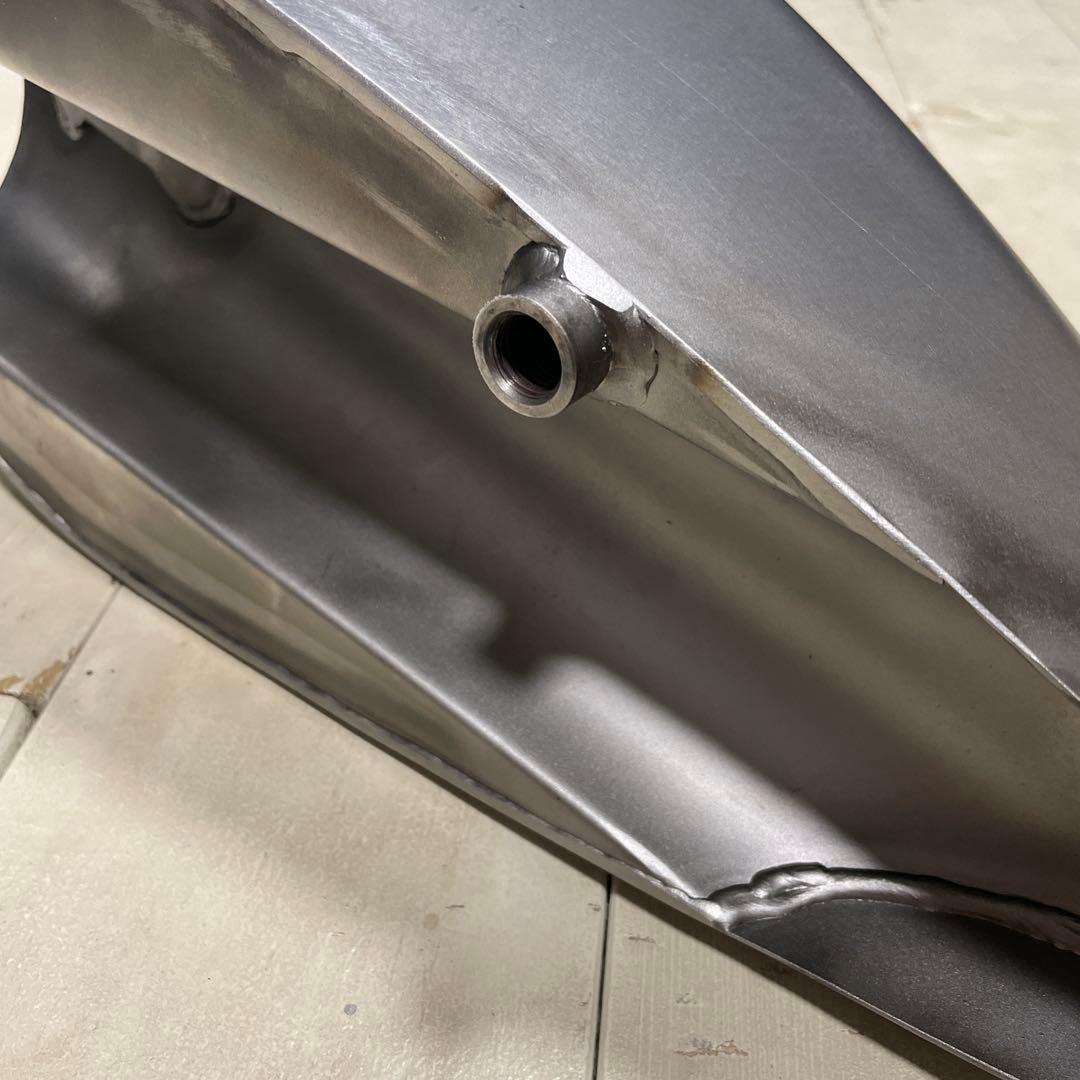 SR400用 超ナロースポーツスタータンク 未使用新品 キャップ、コック付き