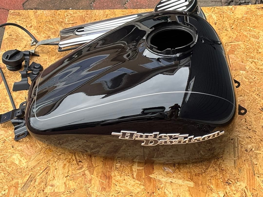 ハーレーダビッドソン　FLHX ストリートグライド　ガソリンタンク　中古品