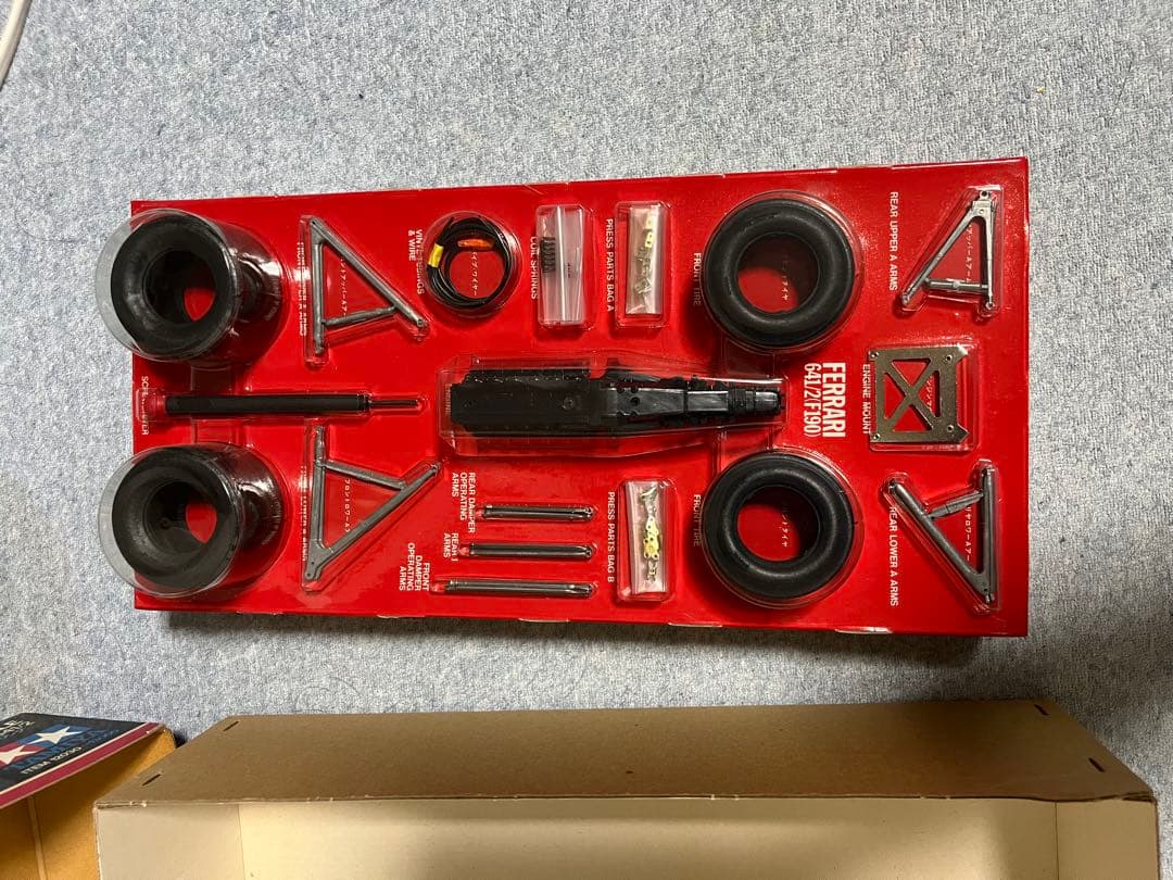 タミヤ　フェラーリ 641/2 (F190) 1/12スケール　未組み立て品