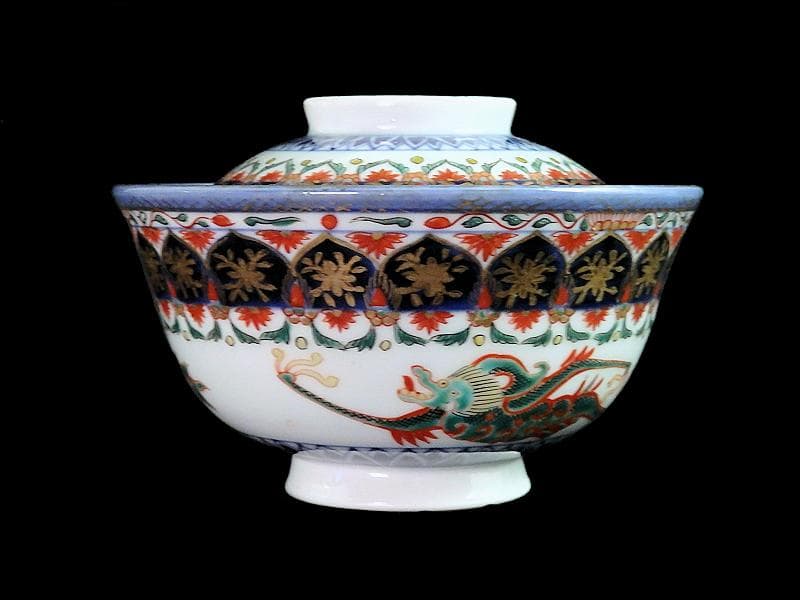 古伊万里　金襴手　瓔珞紋に龍の図　大振蓋茶碗　文政6年　D821AS-CIt