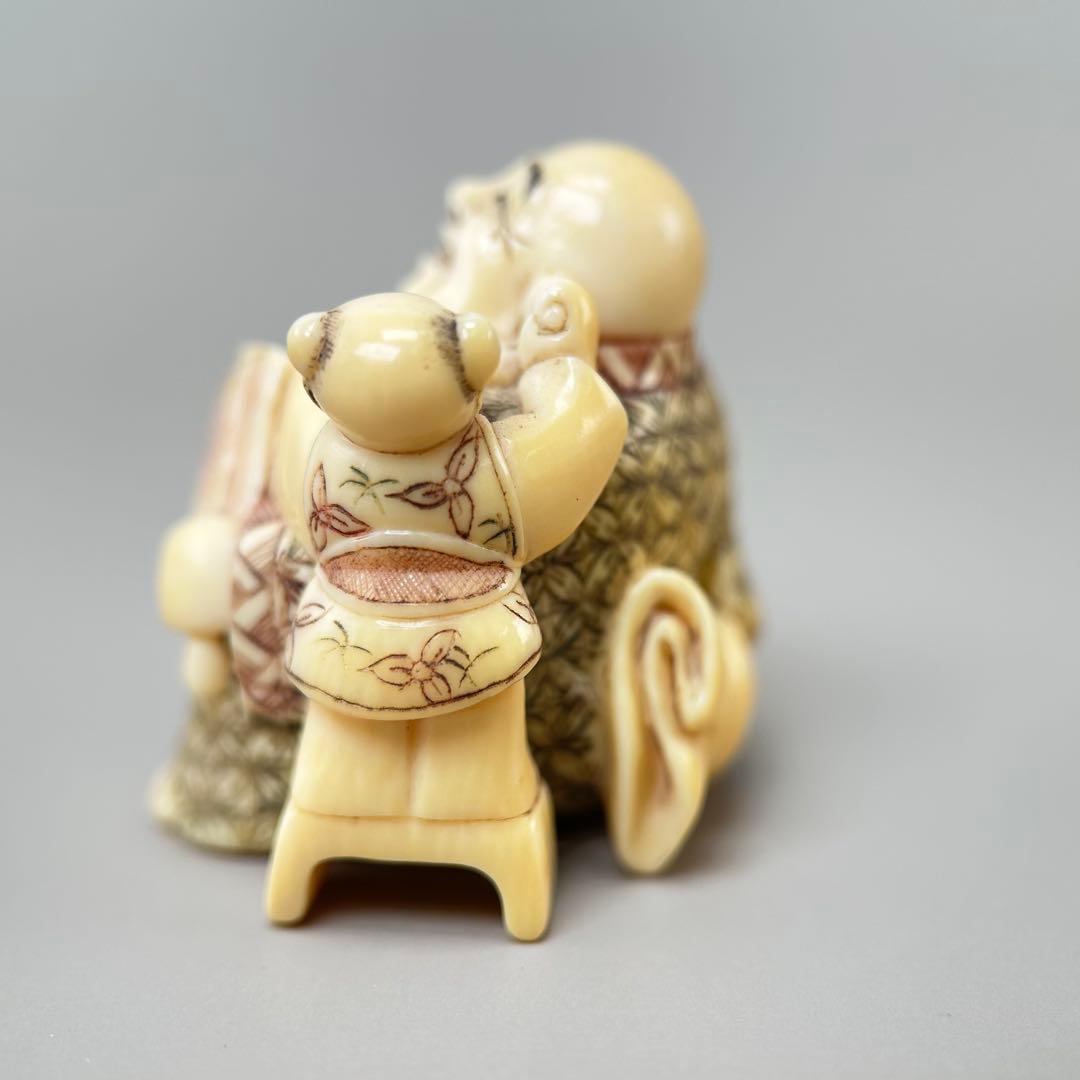 極上　根付　天然素材アンティーク骨董　飾り物　古美術　置物　細密細工　彫刻