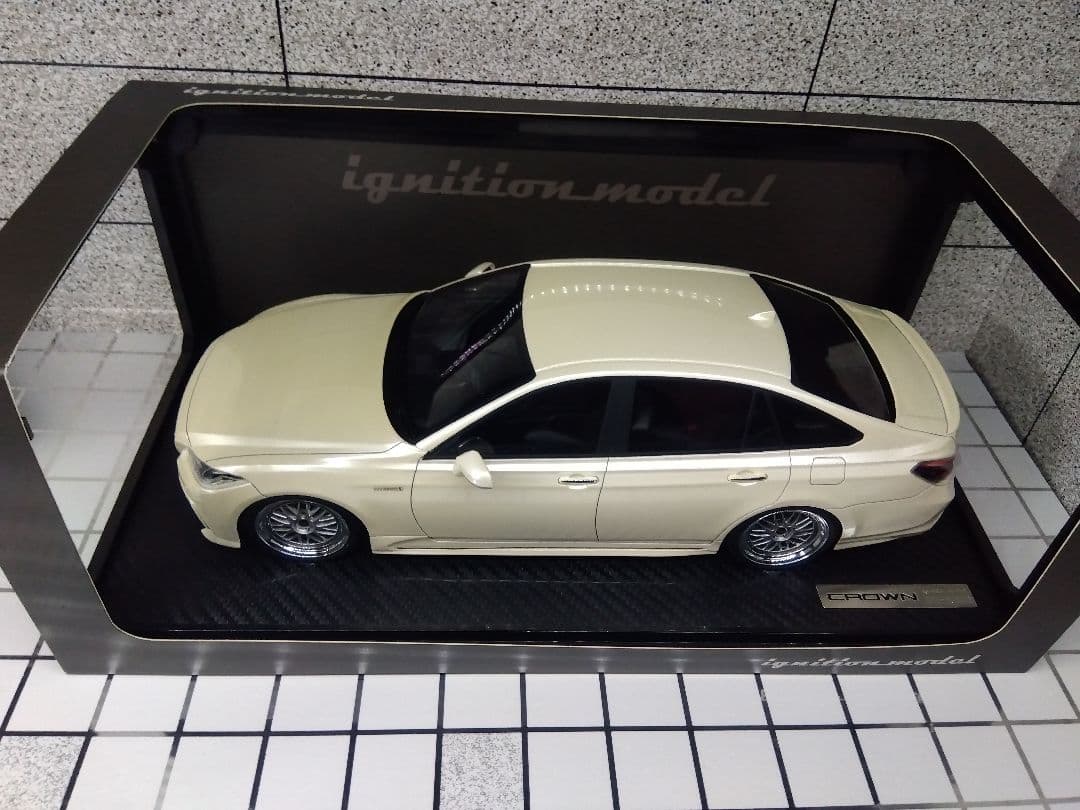 ミニカー 1/18 ignition model TOYOTA CROWN RS 220