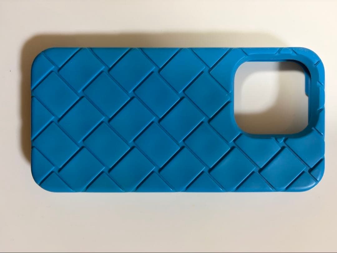 BOTTEGA VENETA 青 iPhone15プロ　シリコンケース