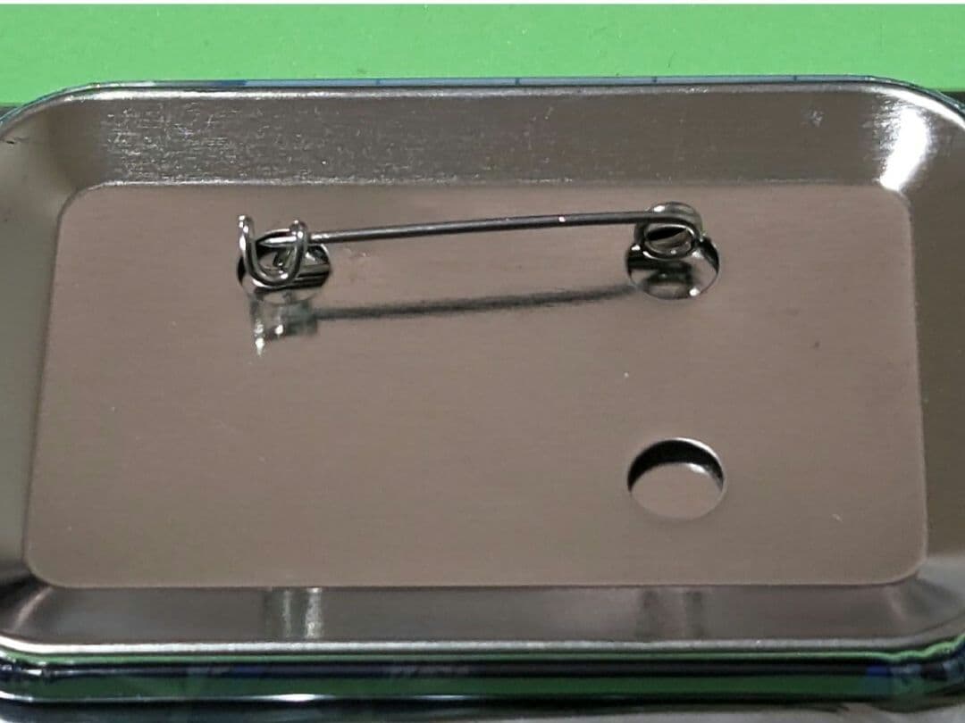 【希少】ユーリ!!! on ICE MIZUNO ミズノ 缶バッジ