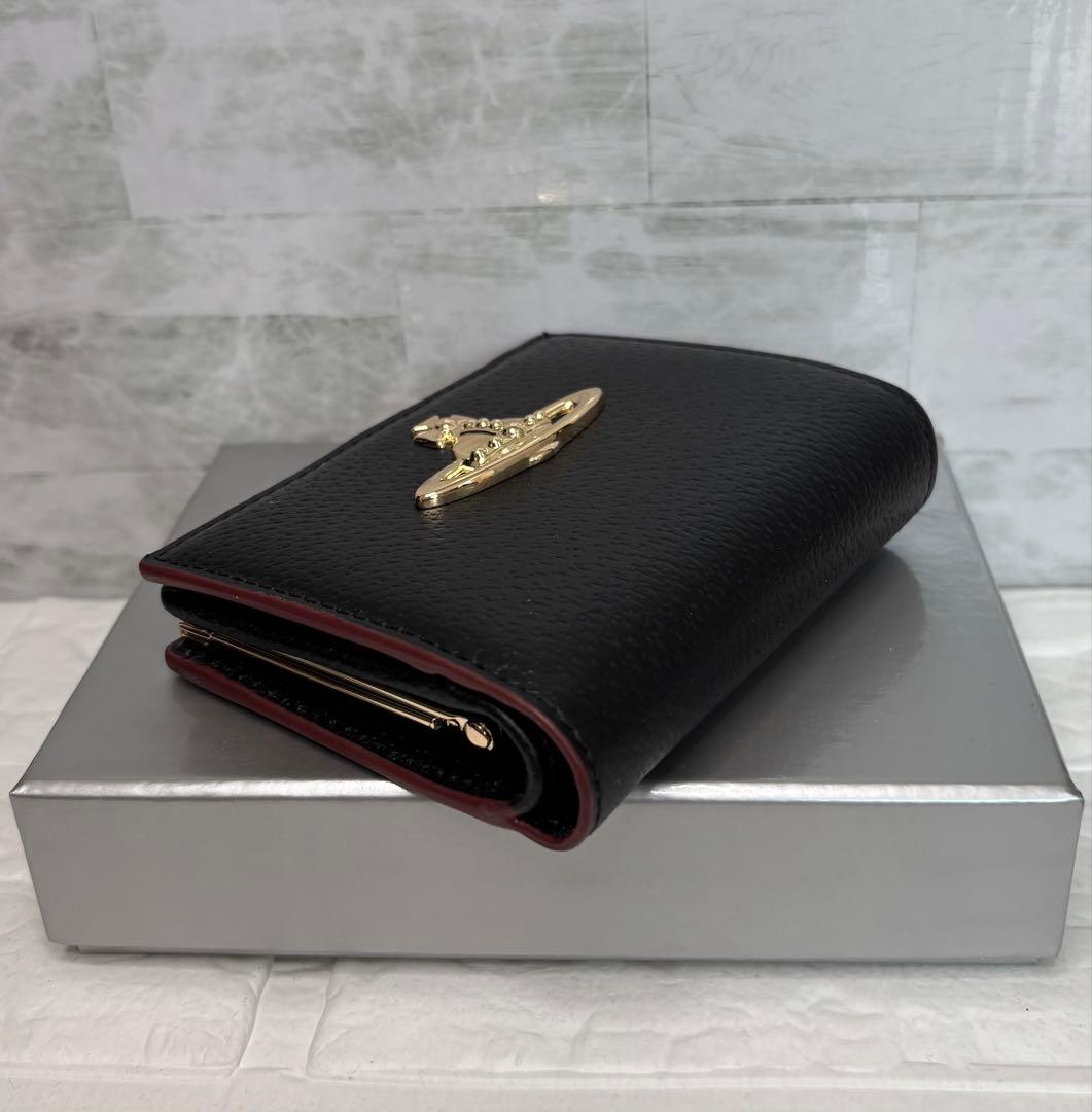 人気のオーブロゴがが映える｜ヴィヴィアンウエストウッド 二つ折り財布 ブラック