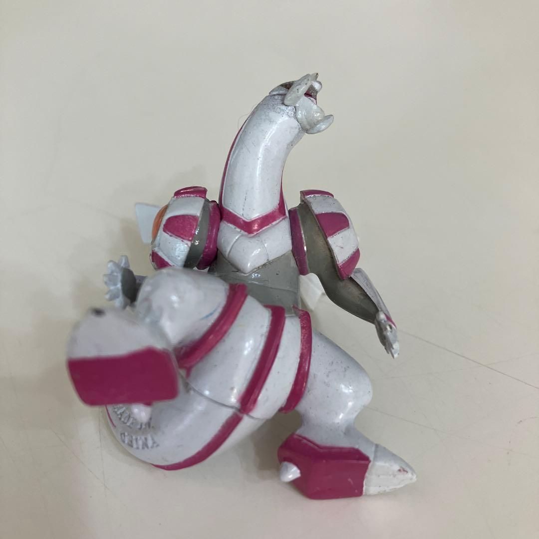 モンコレパルキア　ホワイトピンクのドラゴンフィギュア