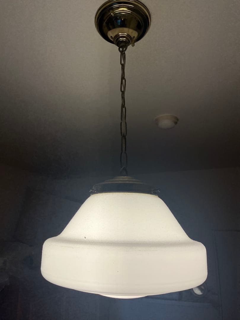 昭和レトロ　ペンダントライト　照明　乳白色　ガラス