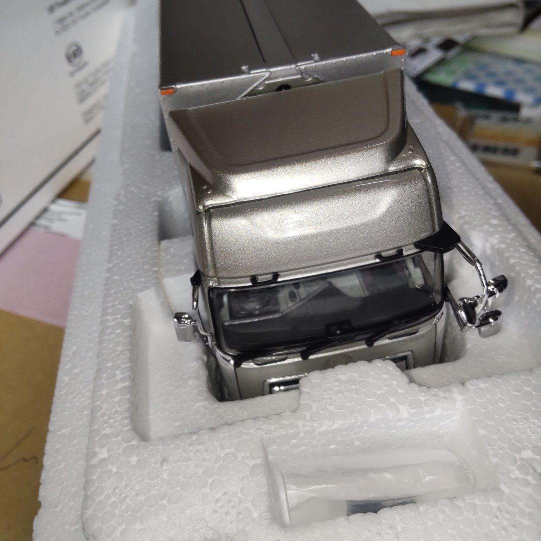 UDトラックス　クオン　低床4軸ハイルーフトラック1/43スケール