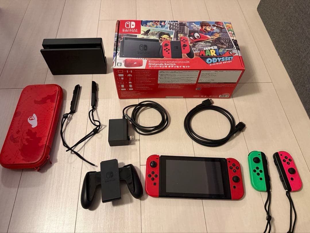 Nintendo Switch 本体 赤 Joy-Con、専用ケース付き
