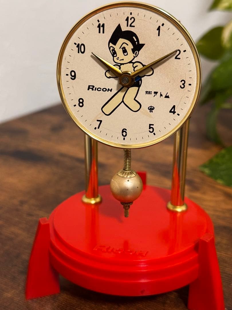 希少　レトロ　鉄腕アトム　振り子　　　　　　　　　　　置き時計