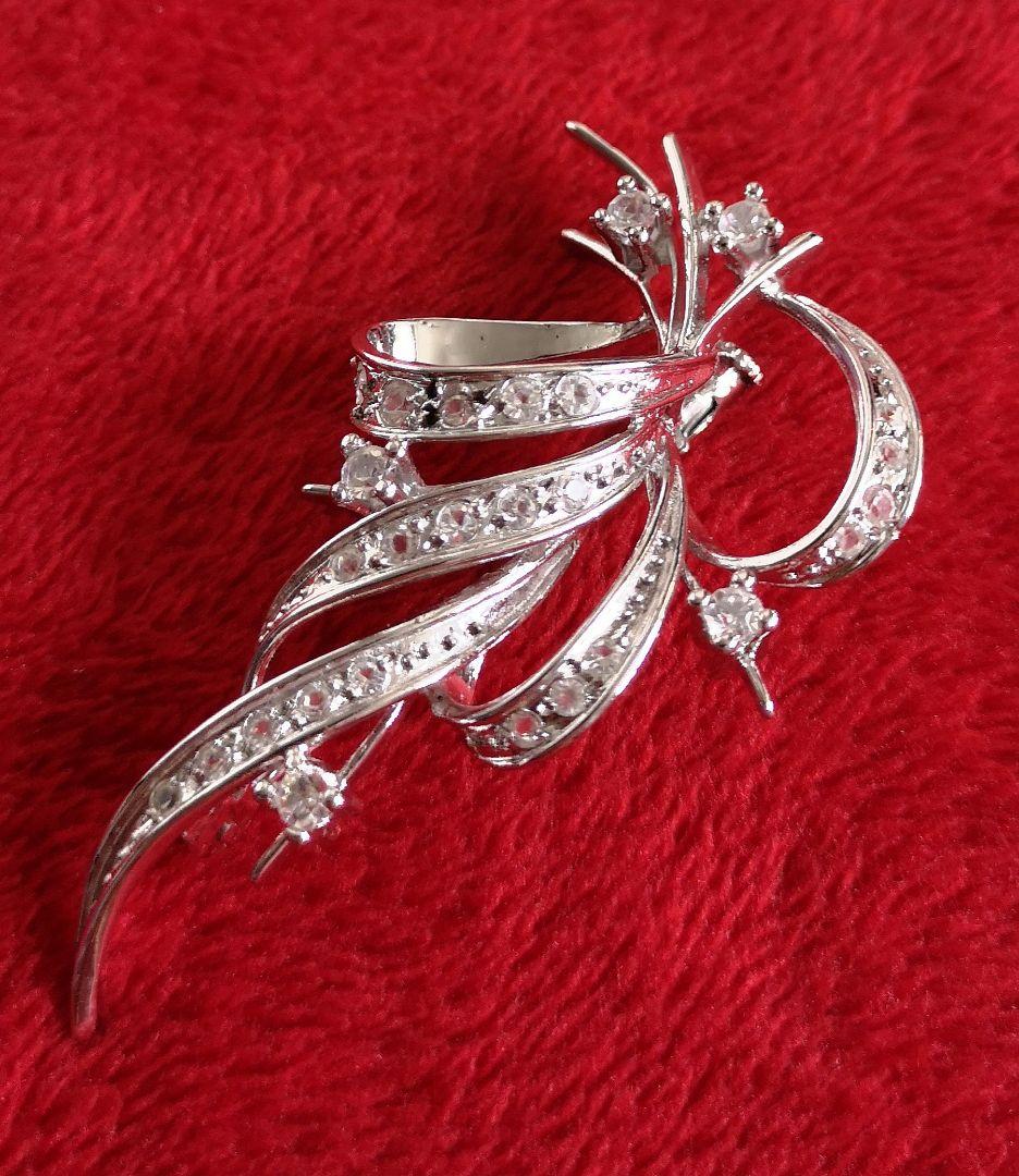 ブローチ 18金ホワイトゴールド製 アールヌーボーフォルム 硝子装飾 A12