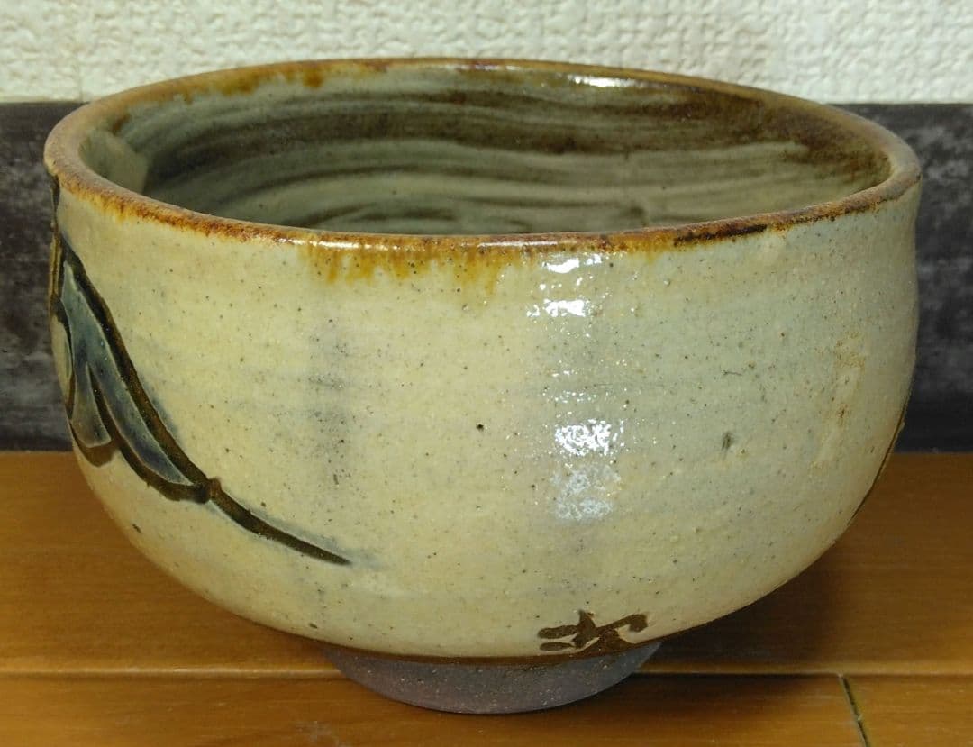 人間国宝 金城次郎 魚茶碗(刷毛目魚紋茶碗）栞 共箱 美品 壺屋焼 壷屋焼 上作