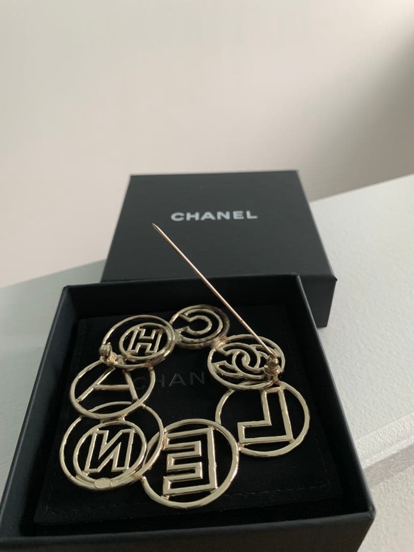 訳あり！CHANELブローチ！大きいブローチ！スタイリッシュ！