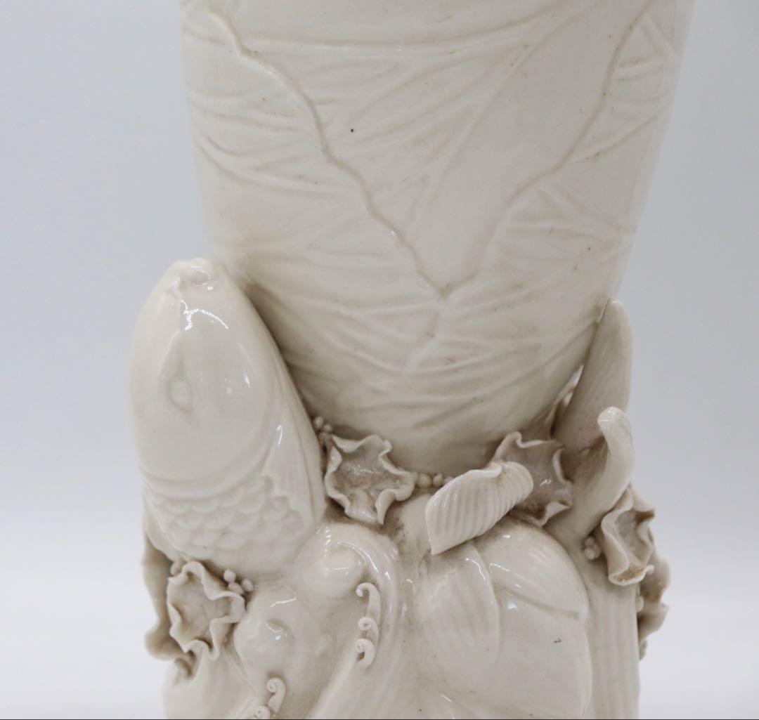 中国　徳化白磁　蓮に鯉彫　瓶　送料込み250622