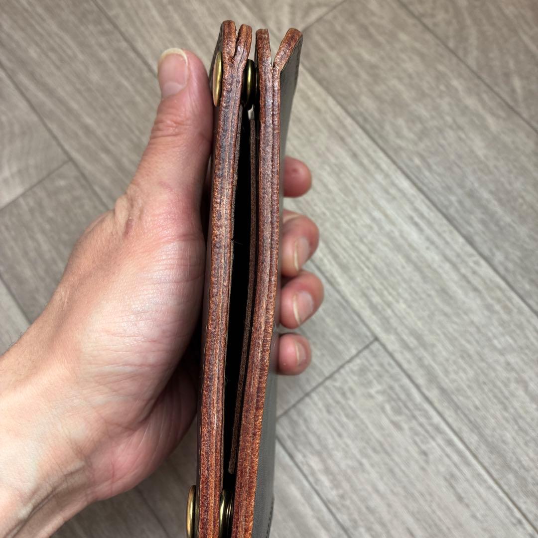 訳あり安値【茶芯ブラック】ミドルトラッカーウォレット　真鍮　お札を折らずに収納