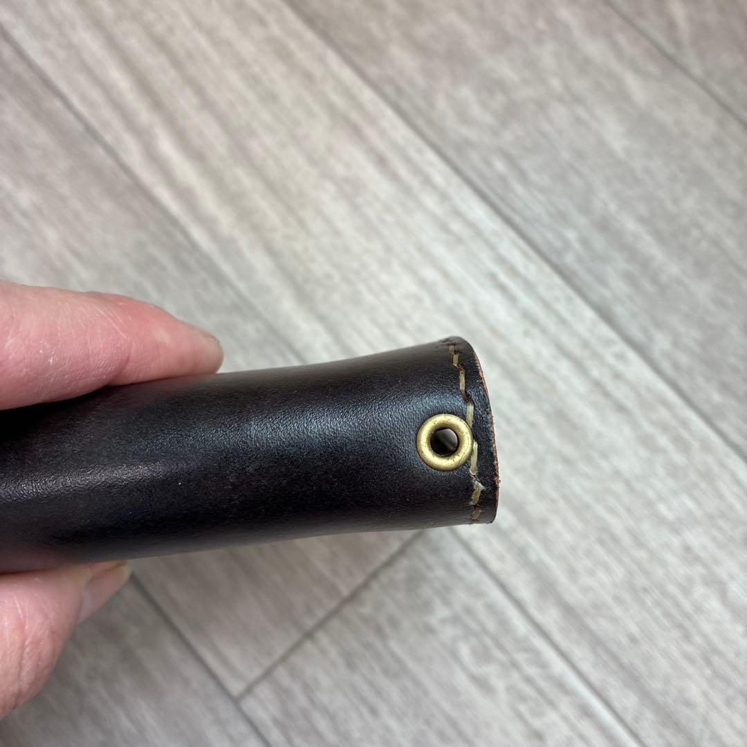 訳あり安値【茶芯ブラック】ミドルトラッカーウォレット　真鍮　お札を折らずに収納