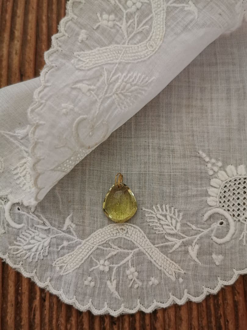 アンティーク スイス アペンツェル刺繍 精緻な白糸刺繍 プチスカラップドイリー