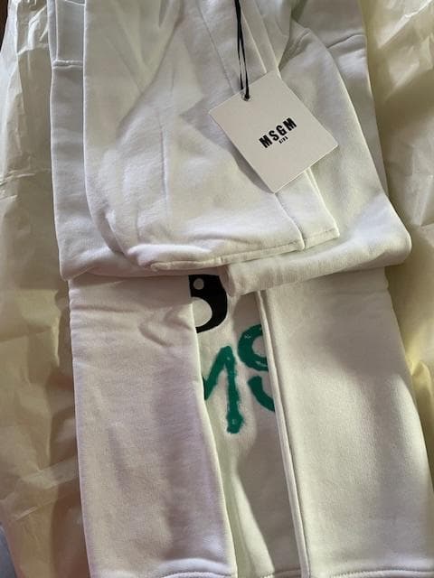 新品【MSGM 】KIDS 大人もOK ロゴグラフィックパーカー