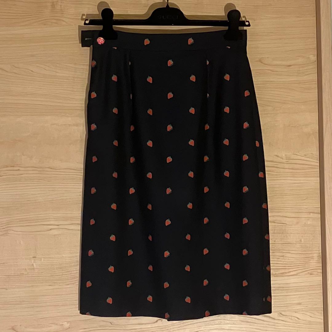 【GUCCI】いちご柄ネイビースカート
