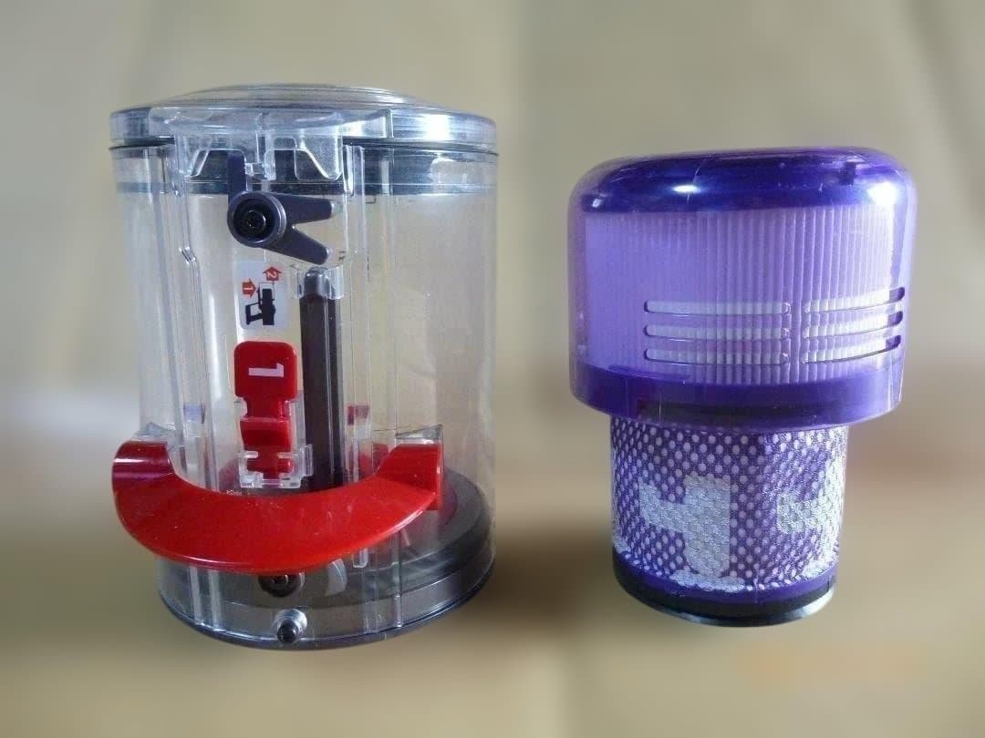 関東は翌日にお届け　ダイソンSV18用の本体セットで全て新品です　④