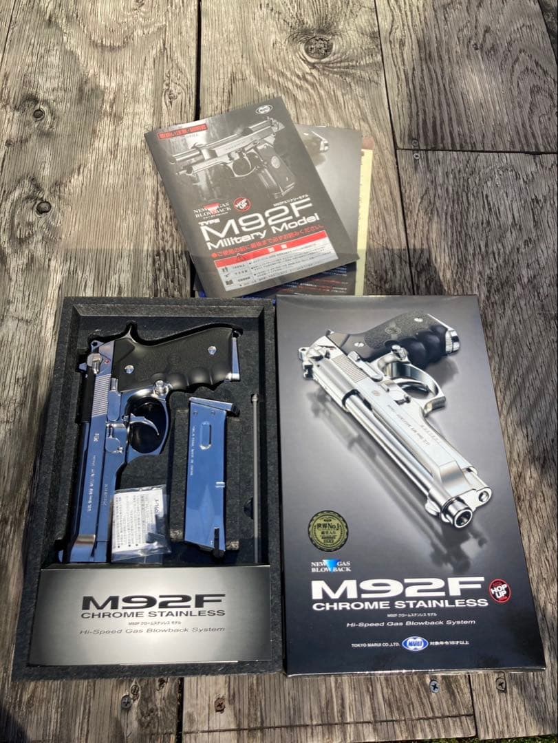 【最終値下げ】東京マルイ　M92F クロームステンレス スペアマガジン付き