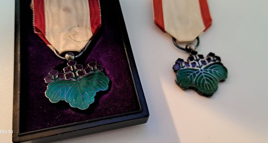 勲七等 青色桐葉章 国家 勲章﻿ 銀製 五三の桐 勲功旌章