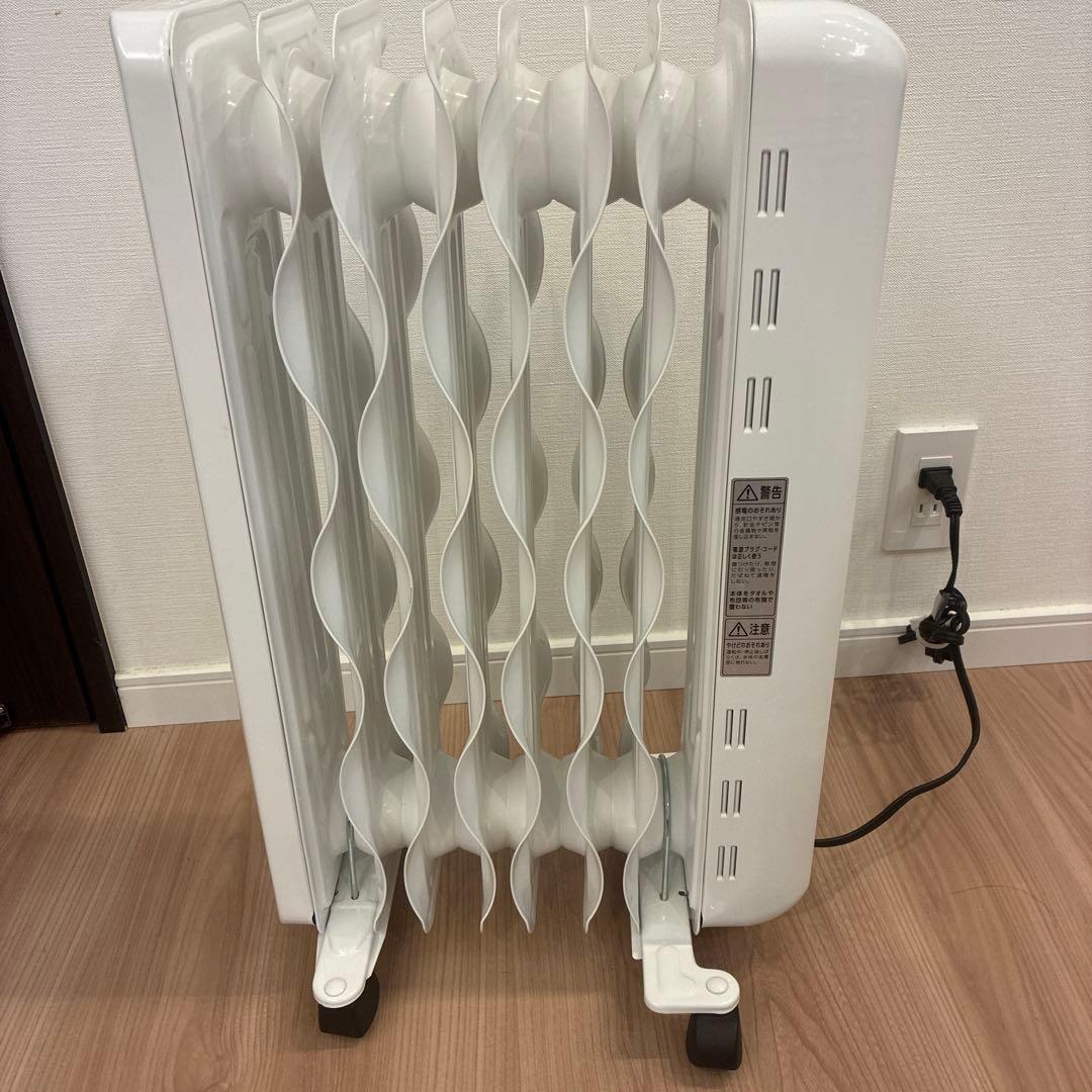 【美品】アイリスオーヤマ オイルヒーター IWH2-1208M-W 23年購入