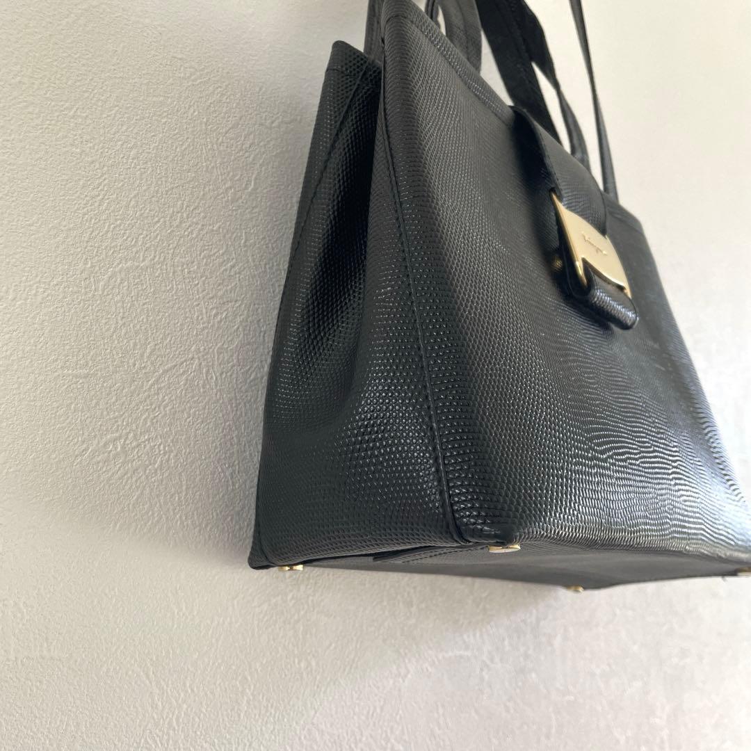 極美品✨サルヴァトーレフェラガモ　ヴァラリボン　2WAY ハンドショルダー　くろ