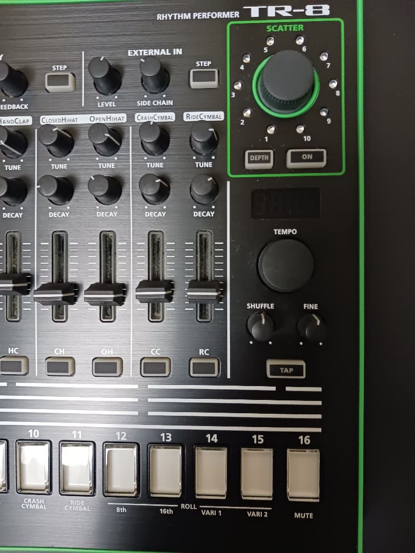 Roland TR-8 リズムパフォーマー