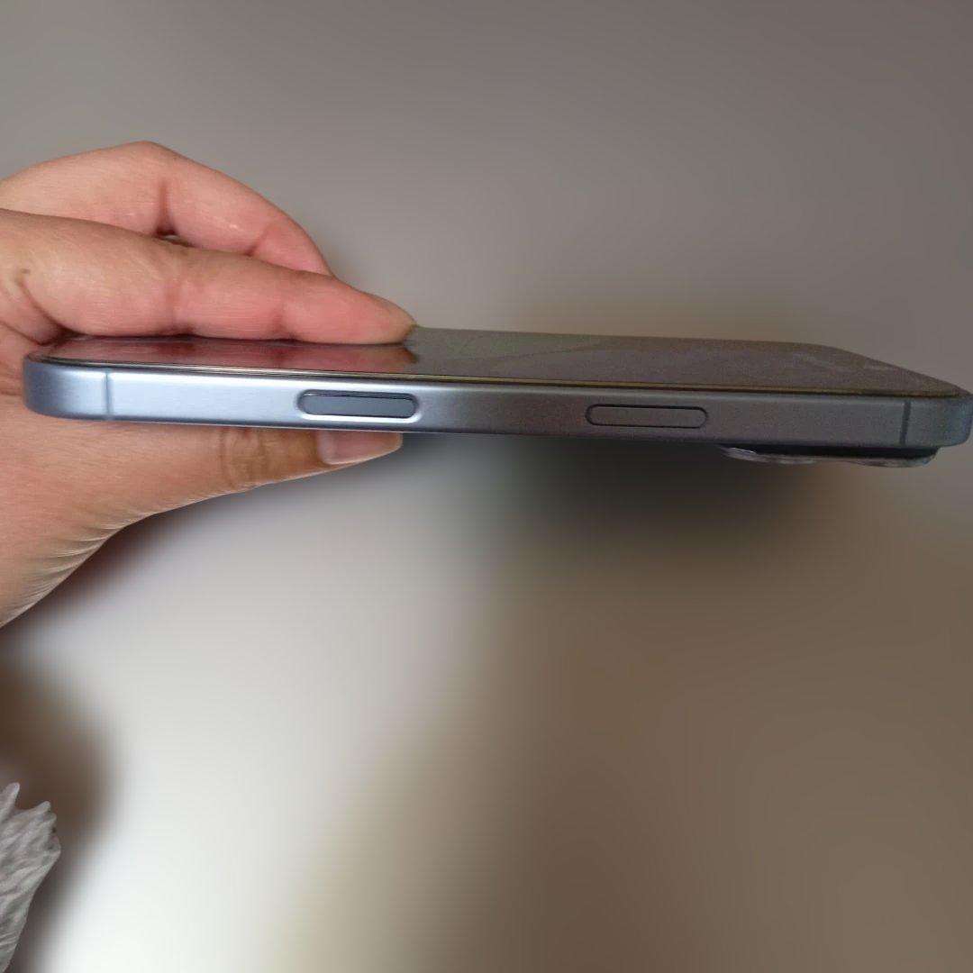 iPhone17 SIMフリー　256GB　美品　ミストブルー