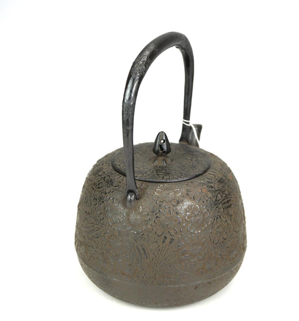 南部盛岡釜師『佐々木薫山』作　桜花紋鉄瓶　共箱　栞付　未使用品