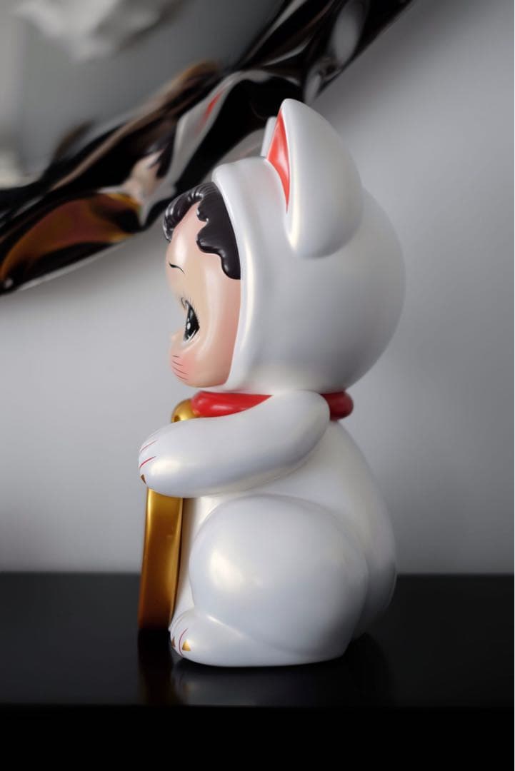 純情・招き猫　真珠光沢エディション　ラッキーキャット　　フィギュア　おもちゃ