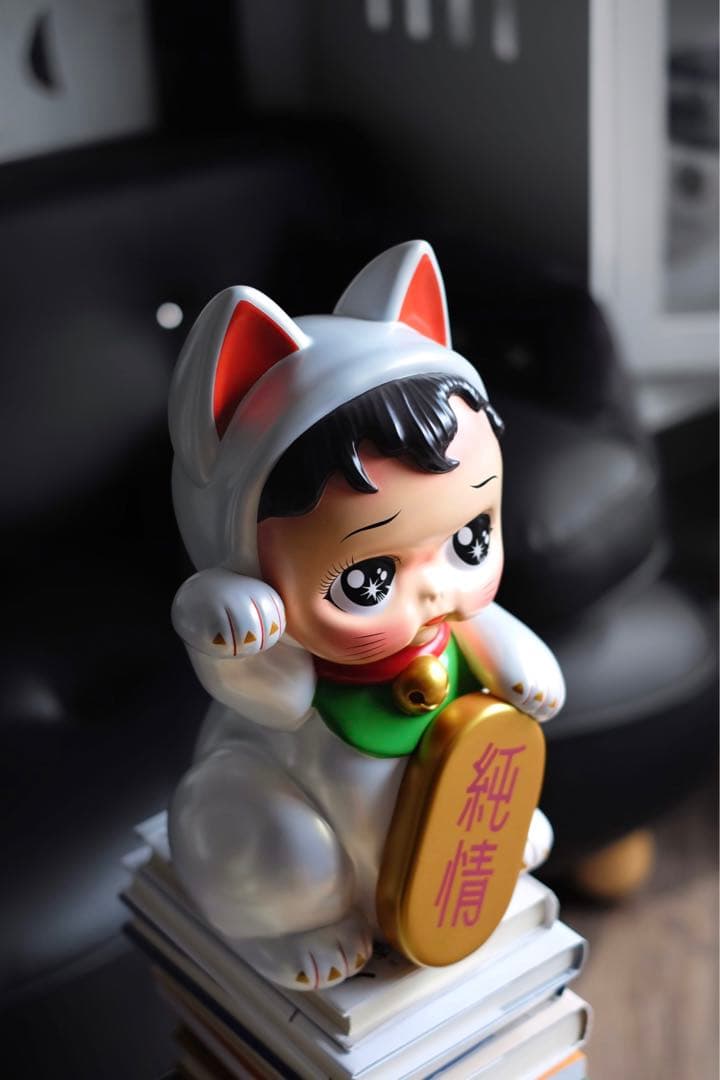 純情・招き猫　真珠光沢エディション　ラッキーキャット　　フィギュア　おもちゃ