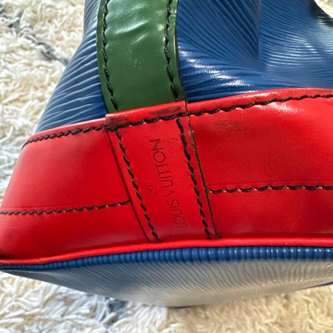 Louis Vuitton エピレザー バケットバッグ