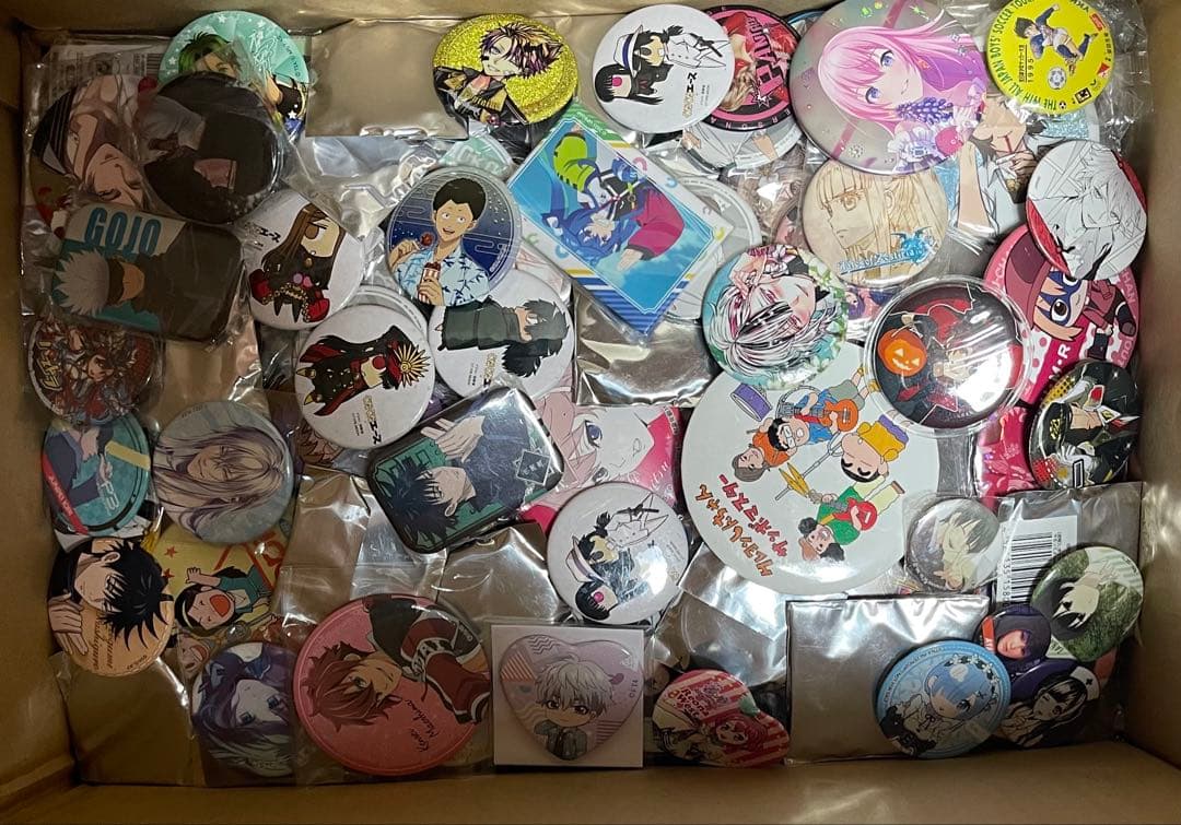 アニメグッズ　キャラクターグッズ 缶バッジ まとめ売り　1200個以上一箱限定