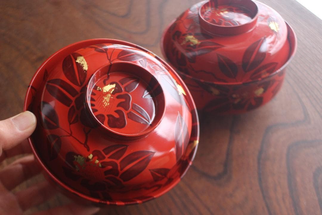 デッドストック！上質朱漆に風情ある椿蒔絵の映える煮物椀2点（検輪島塗懐石椀雑煮椀