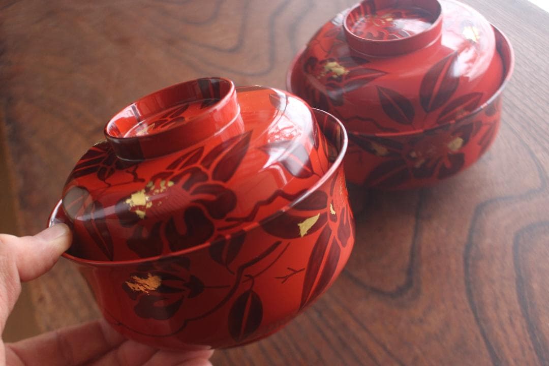 デッドストック！上質朱漆に風情ある椿蒔絵の映える煮物椀2点（検輪島塗懐石椀雑煮椀