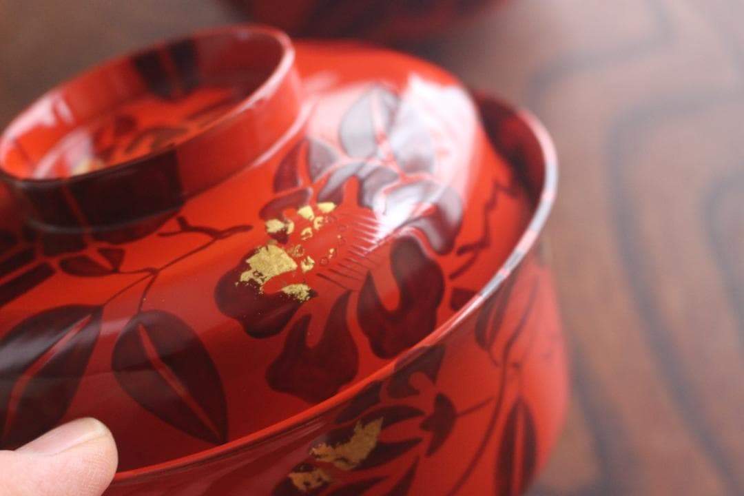 デッドストック！上質朱漆に風情ある椿蒔絵の映える煮物椀2点（検輪島塗懐石椀雑煮椀