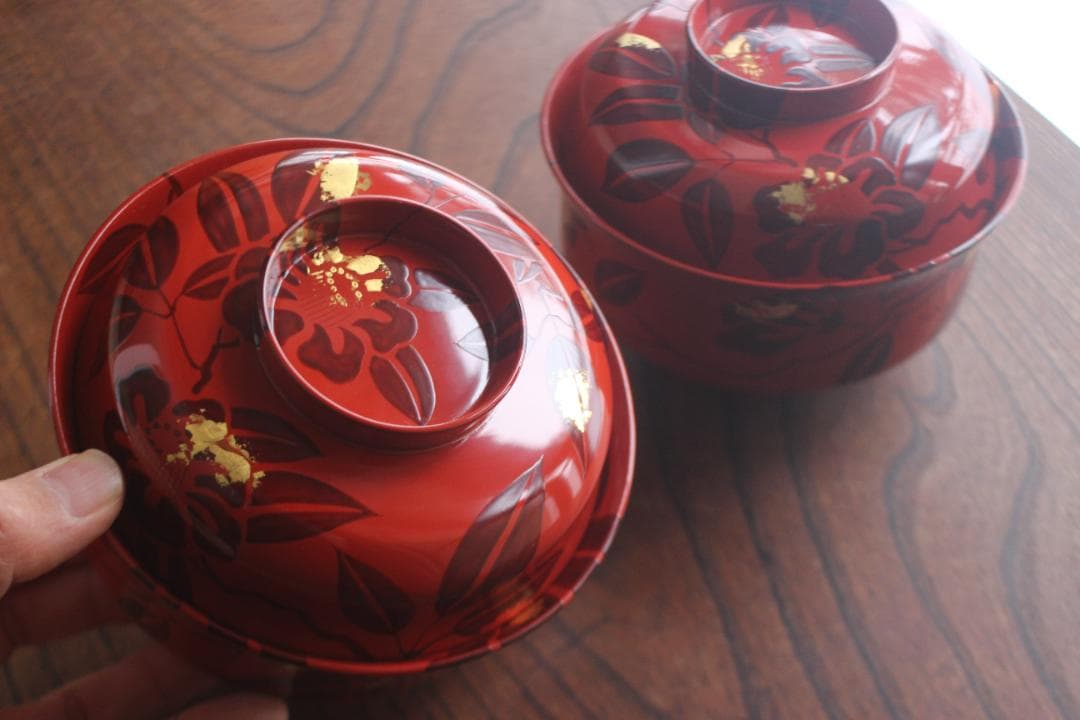 デッドストック！上質朱漆に風情ある椿蒔絵の映える煮物椀2点（検輪島塗懐石椀雑煮椀