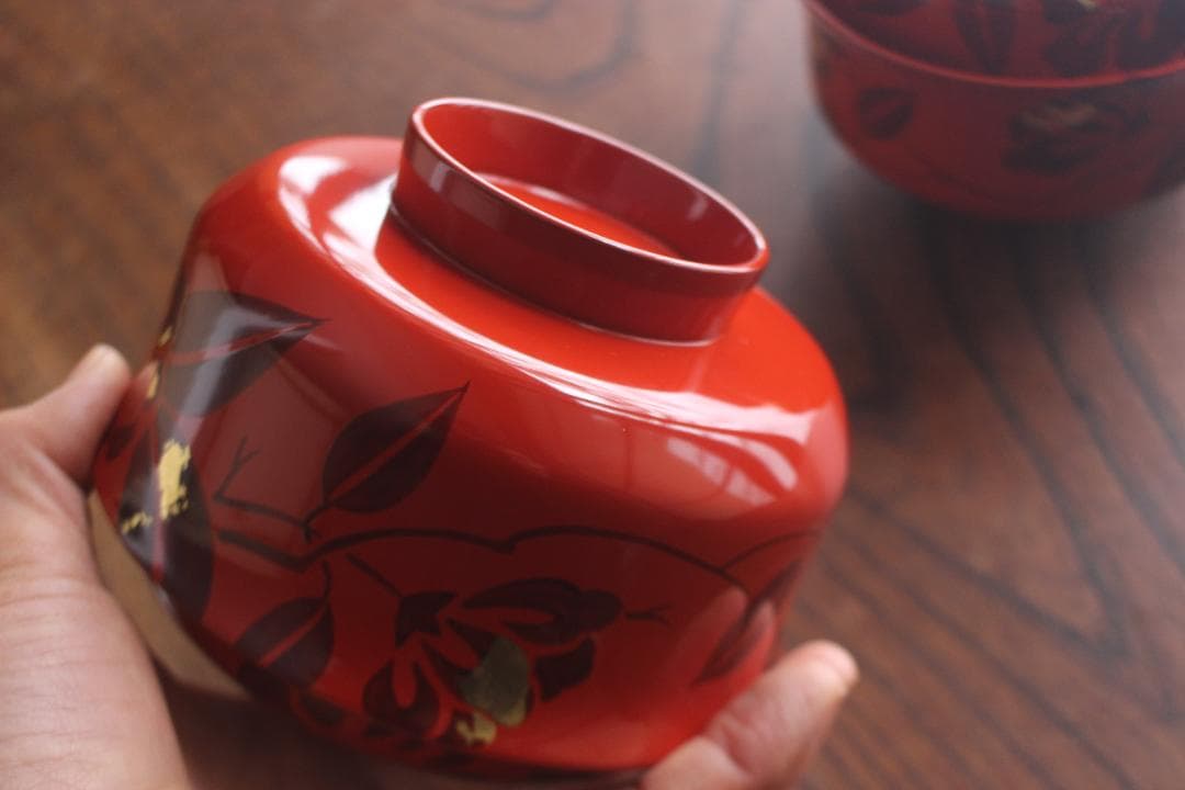 デッドストック！上質朱漆に風情ある椿蒔絵の映える煮物椀2点（検輪島塗懐石椀雑煮椀