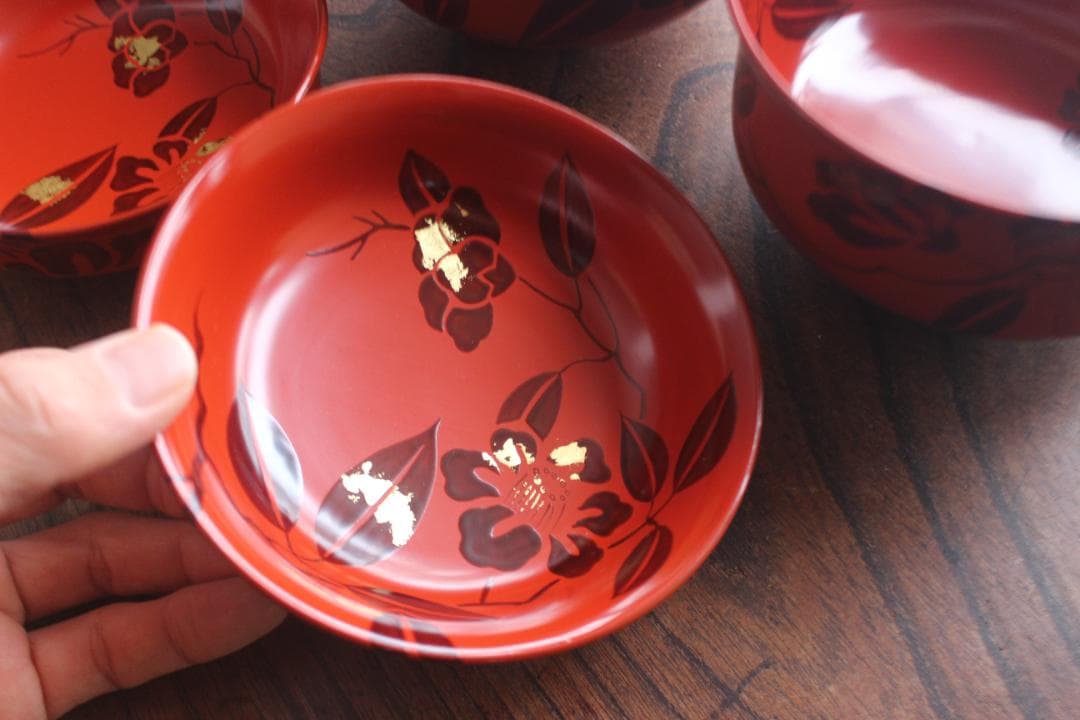 デッドストック！上質朱漆に風情ある椿蒔絵の映える煮物椀2点（検輪島塗懐石椀雑煮椀