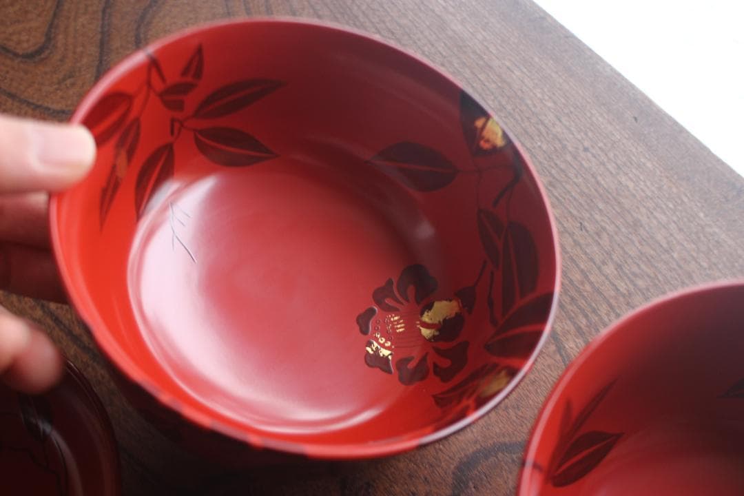デッドストック！上質朱漆に風情ある椿蒔絵の映える煮物椀2点（検輪島塗懐石椀雑煮椀