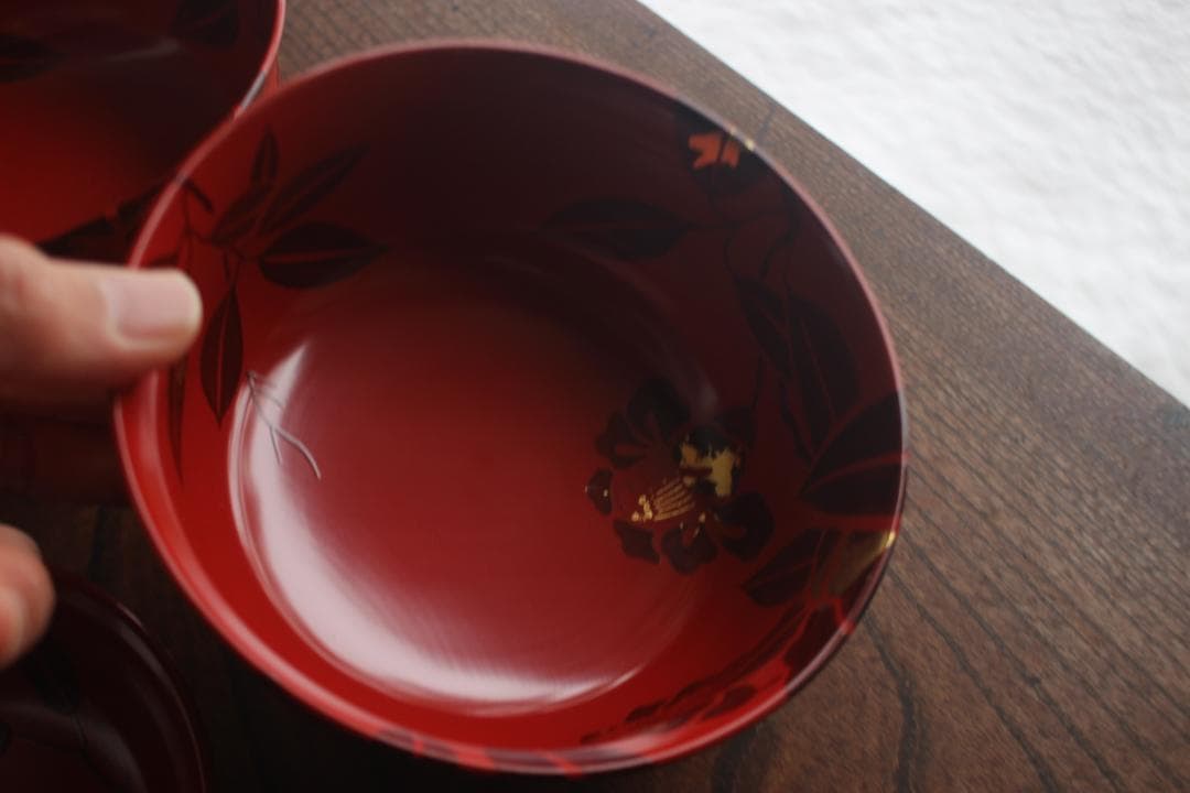 デッドストック！上質朱漆に風情ある椿蒔絵の映える煮物椀2点（検輪島塗懐石椀雑煮椀