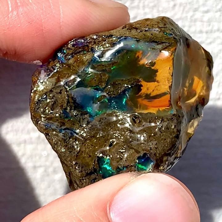 青い斑の浮かぶ魅力的なオレンジオパール73.5ct/ファイアオパール/鉱物標本