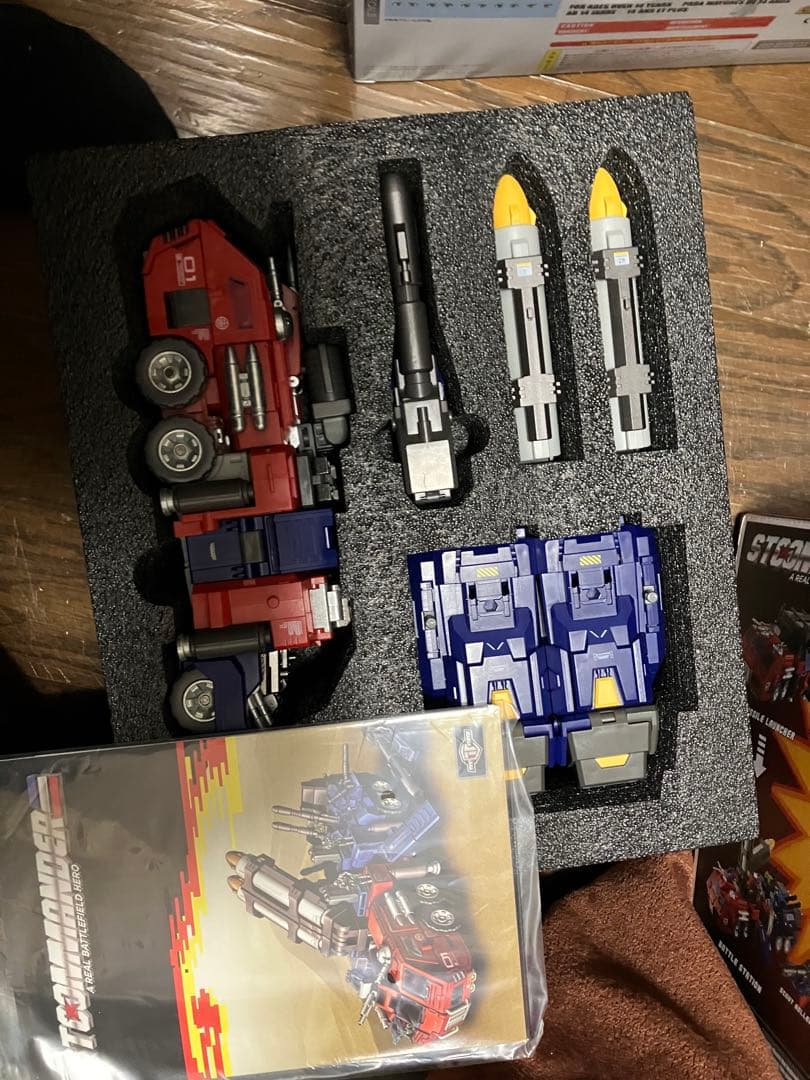 TFC TOYS　STCOMMANDER トランスフォーマー オプティマスぽい