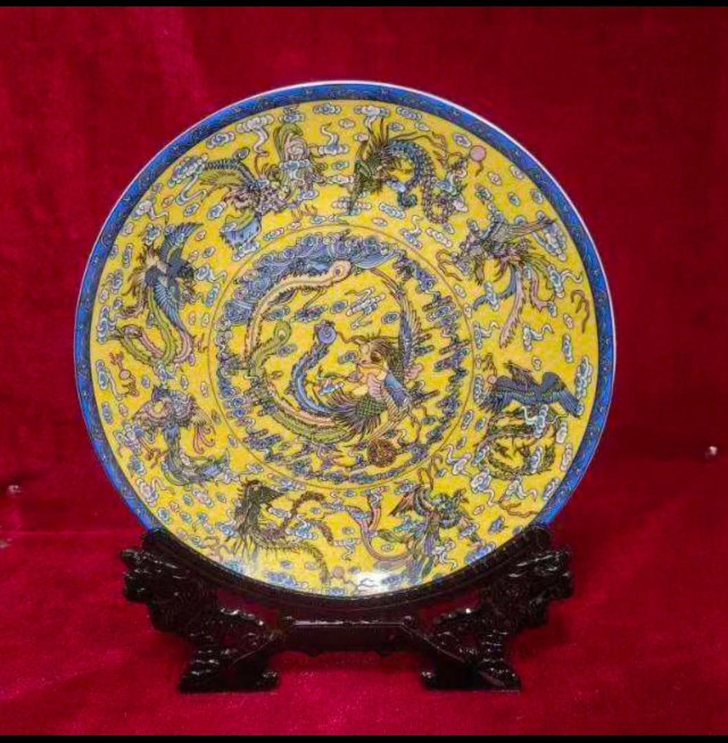 龍と鳥の模様の黄色い平皿